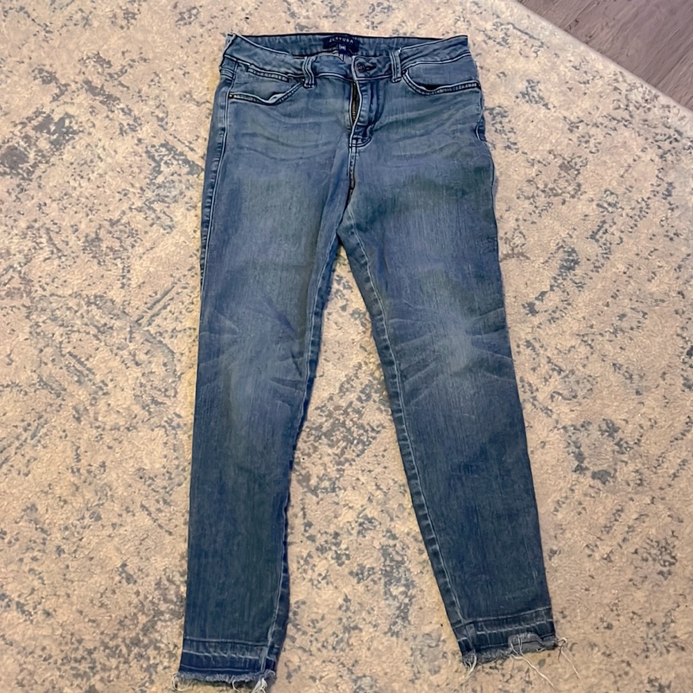 JUSTUSA medium wash skinny jeans with distressed hems